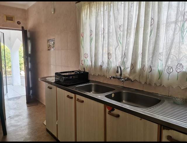 5 BEDROOM HOUSE FOR SALE IN CRAIGIEBURN